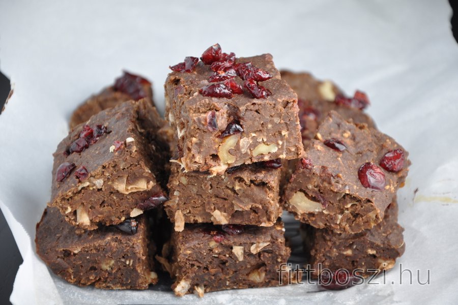 Gluténmentes Fekete Babos Brownie Áfonyával, Kókusszal és Magvakkal