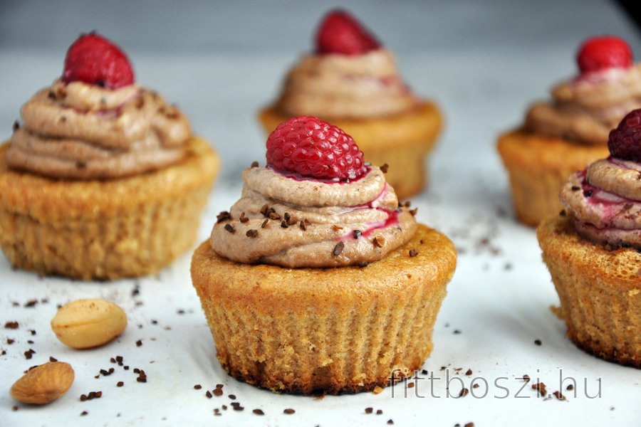 Mandulás Cupcake Kávés-Kesudiós Krémmel (Gluténmentes)