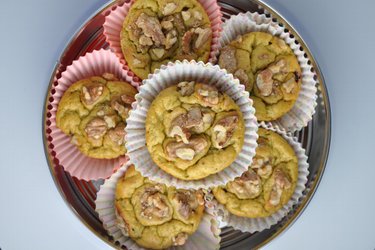 Egészséges avokádós muffinok csicseriborsó- vagy zablisztből