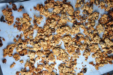 Egészséges Házi Készítésű Granola (Müzli) Zabpehelyből, Hajdinából és Quinoából