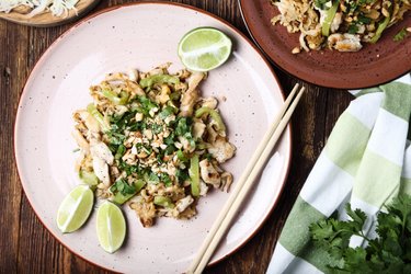 Könnyű Csirke Pad Thai