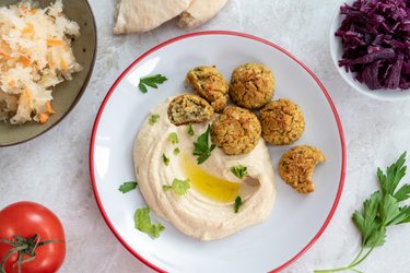 Sült falafel hummusszal