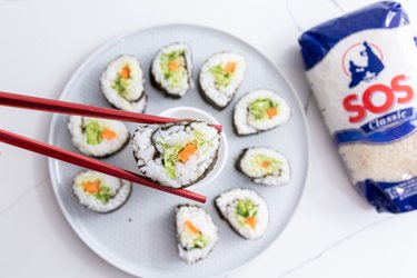 Vegetáriánus maki sushi zöldségekkel